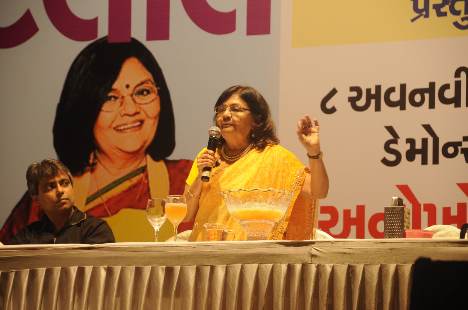 Tarla Dalal: Tarla Dalal Live Demonstration in MUMBAI.