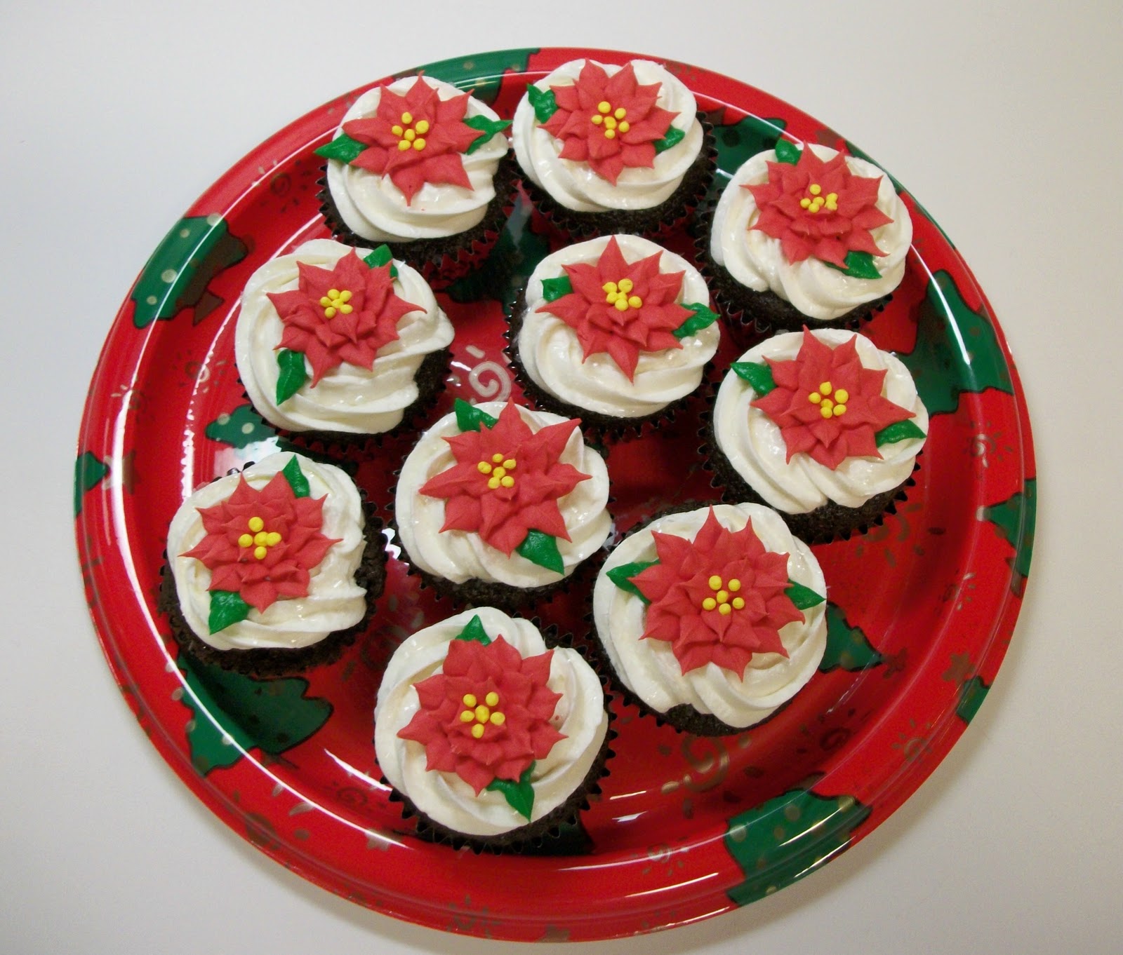 Bellissimo! Specialty Cakes "Christmas Cupcakes"