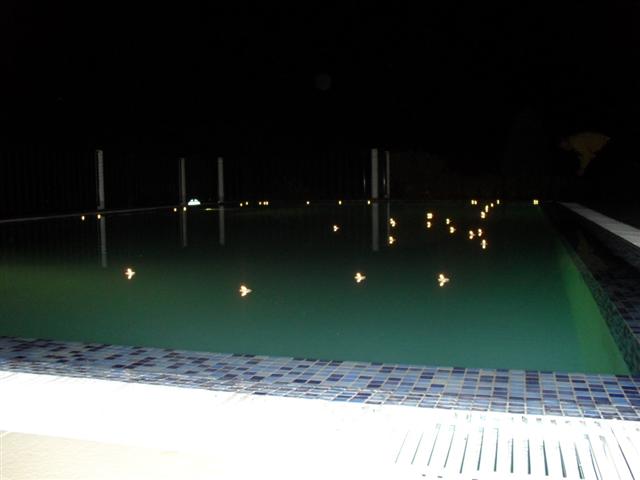 A piscina à noite