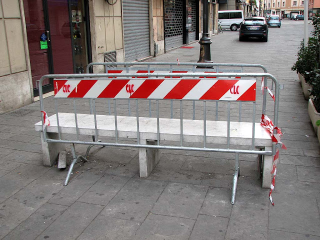 Off-limits bench, via della Madonna, Livorno