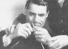 Cary Grant knitting!