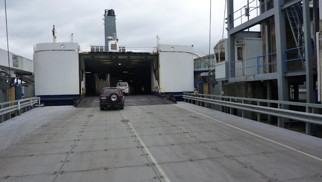 Mucho espacio del ferry de Picton y Wellington está destinado a los vehículos Mucho espacio del ferry de Picton y Wellington está destinado a los vehículos