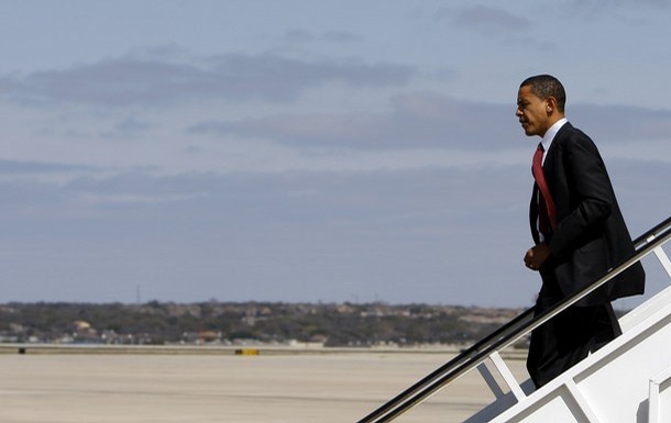[barack+obama+arriving.jpg]