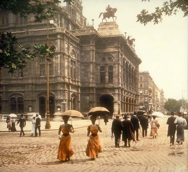 [ViennaCourtOpera1902.jpg]