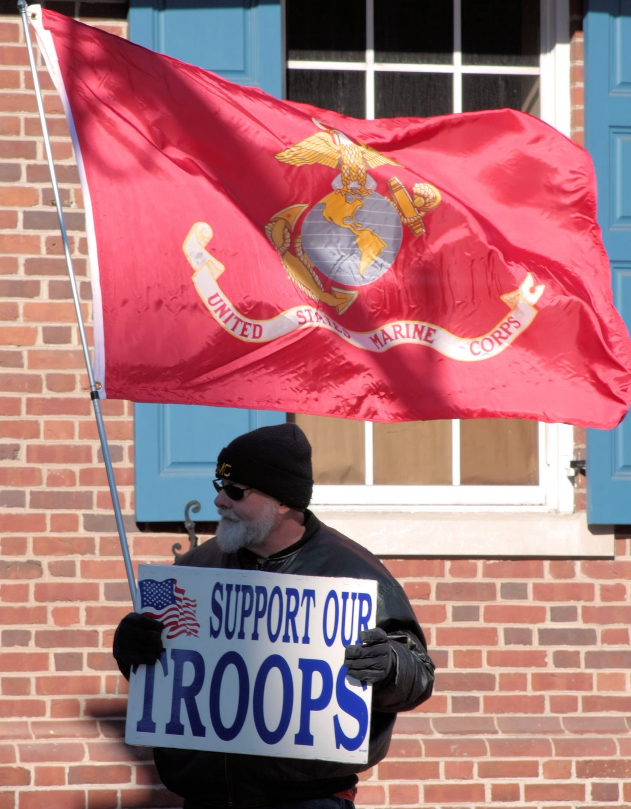 [marine.jpg]