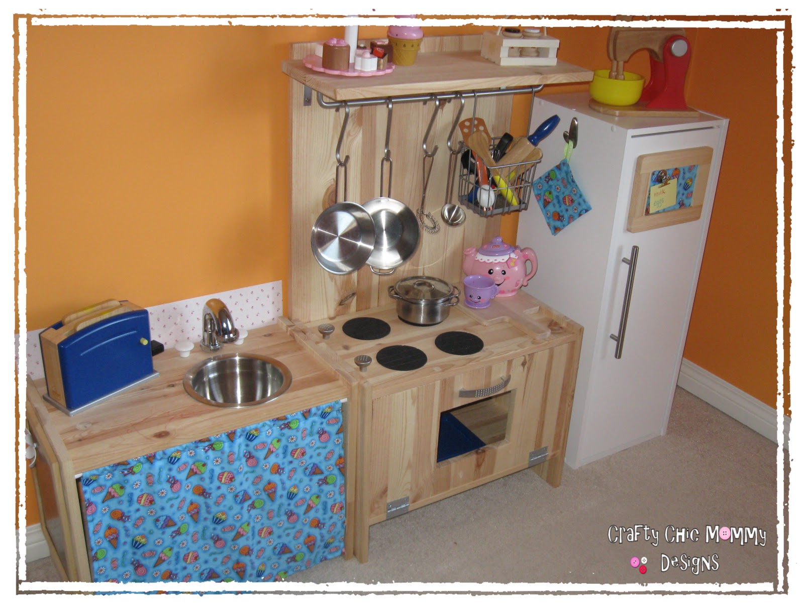 Crafty Chic Mommy: Storage Cupboard Turned Play Fridge