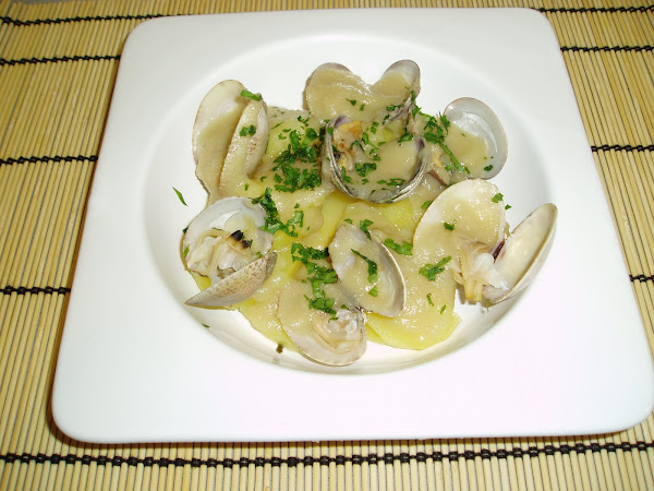  PATATAS CON ALMEJAS 