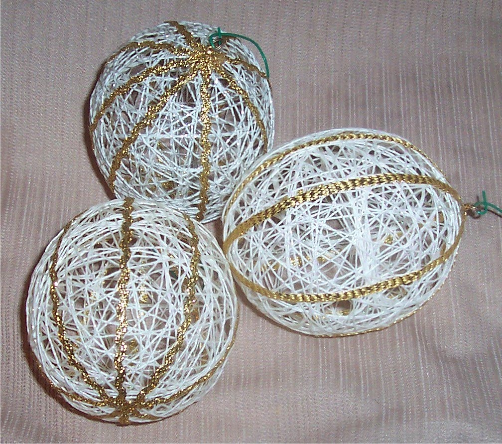 Hanging In There with B string ornaments (with step by step photos)