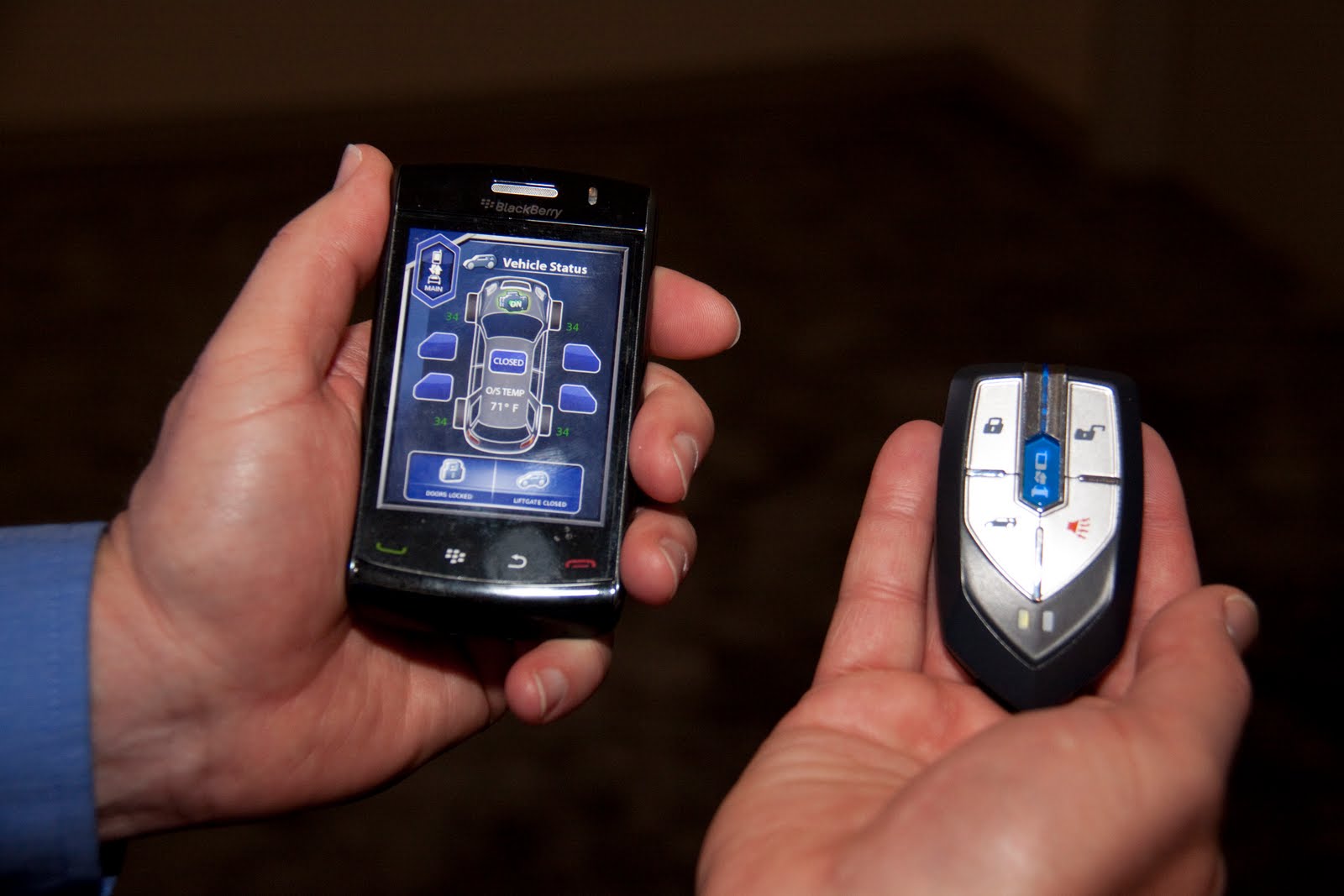 Ключ bmw x7. Смарт ключ мерседес с дисплеем. Зажигалка мерседес усб. Ключ бмв смарт кей. Usb-зажигалка автомобильный ключ.