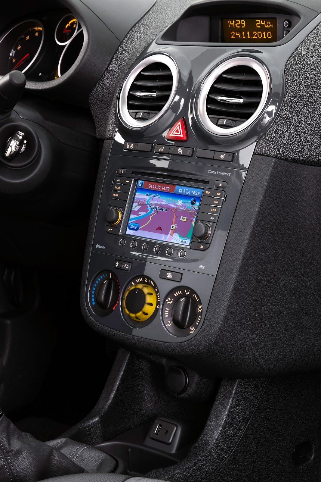 Voiture communicante Nouveau système télématique à bord de l'Opel Corsa