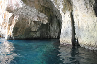 [grotte-bleue.jpg]