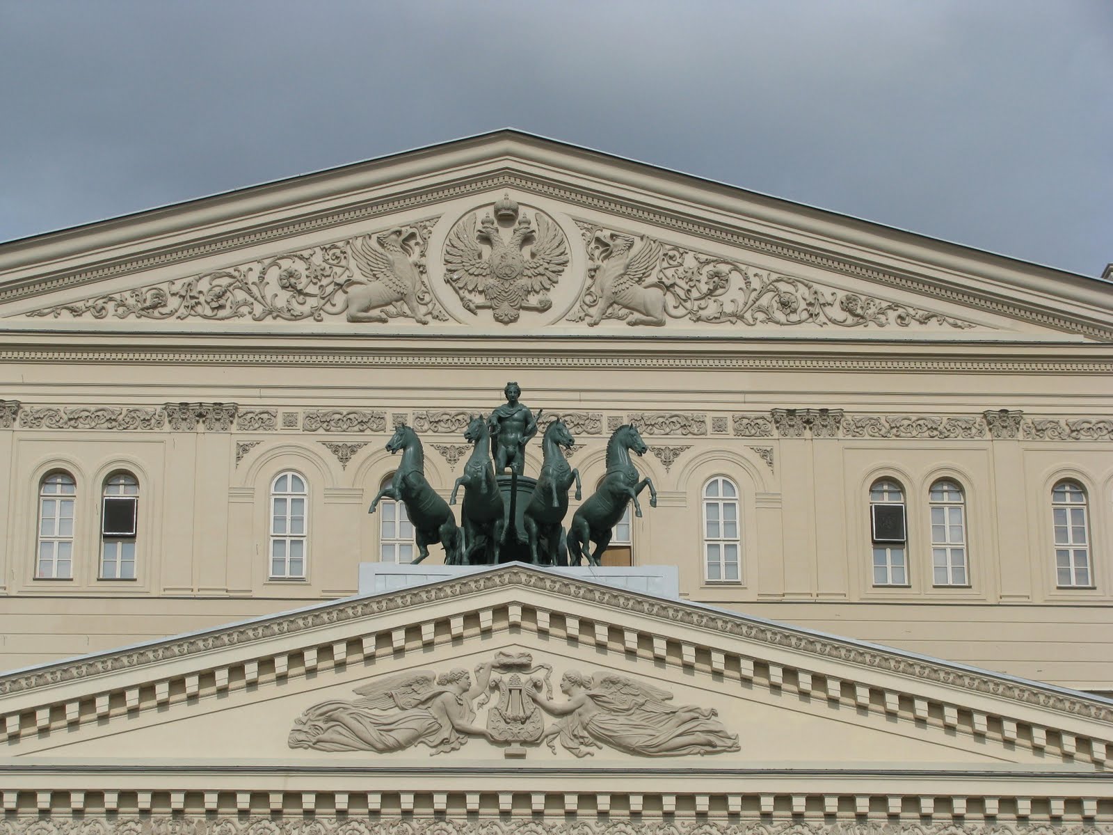 Фронтон большого театра