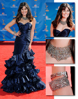 Lea Michele ousou em um vestido by Oscar de La Renta Emmy Awards 2010!