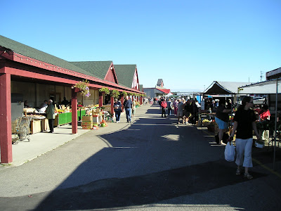 Outdoor stands at Waterloo Farmers Market (St. Jacobs) Outdoor stands at Waterloo Farmers Market (St. Jacobs)