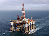Plataforma da firma Diamond Offshore Drilling no mar das Falklands