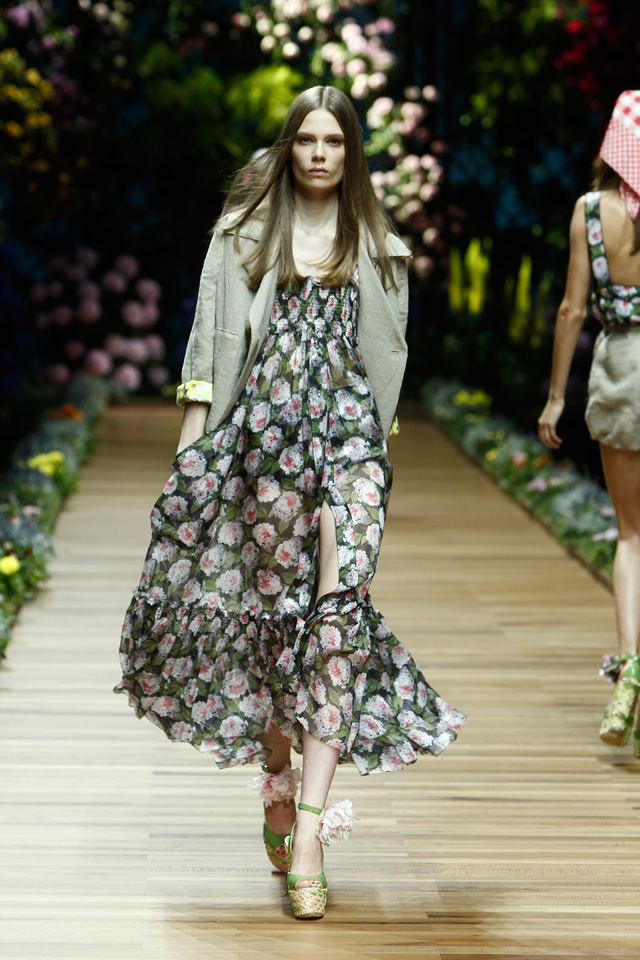 Ana on heels D&G Spring Summer 2011 collection
