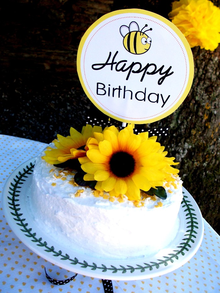 Honey Bee-Day Inspired Birthday Party - BirdsParty.com