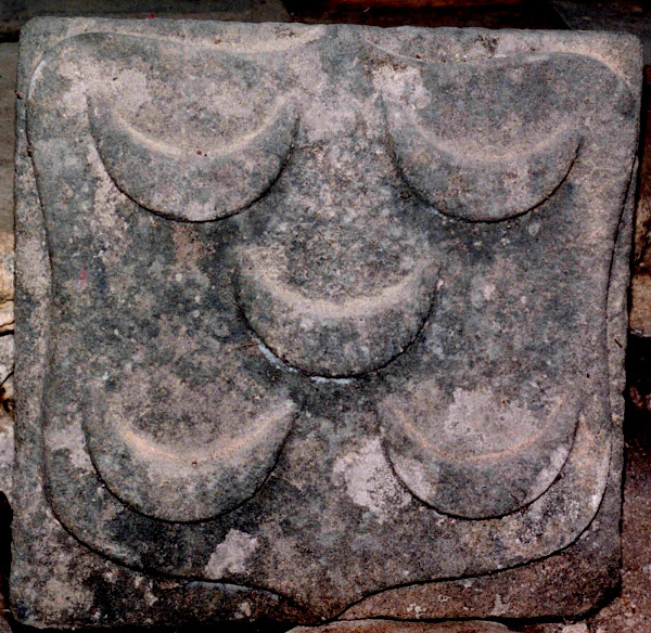 Pedra de armas dos PINTO, proveniente da destruida Torre de Chã