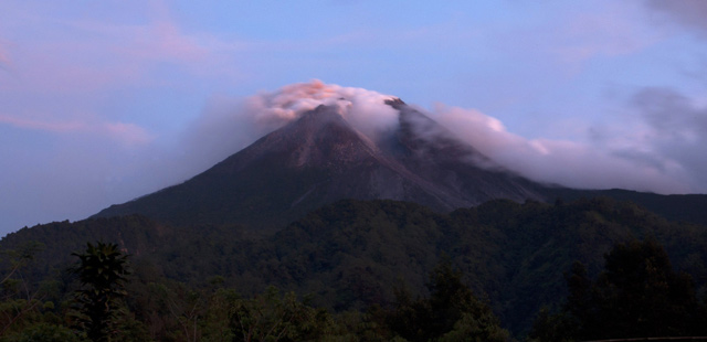 Gunung  Merapi Meletus  Foto  foto  Gunung  Merapi Meletus  