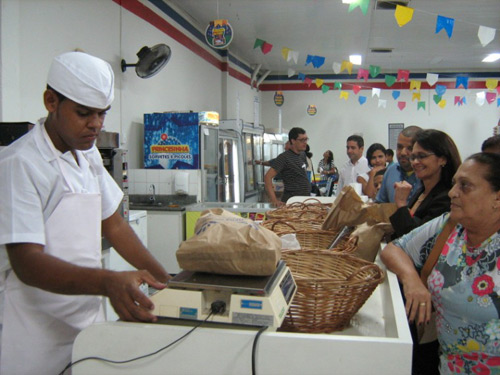 Resultado de imagem para BALCONISTA PADARIA/