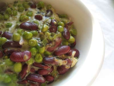 Kidney Beans with Green Peas and a Creamy Yogurt Sauce