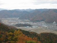 展望東屋より新宮町方面（中央右、龍野北高 同上、明神山 右端、しんぐ荘）