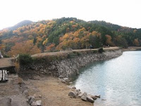 新池と大倉山