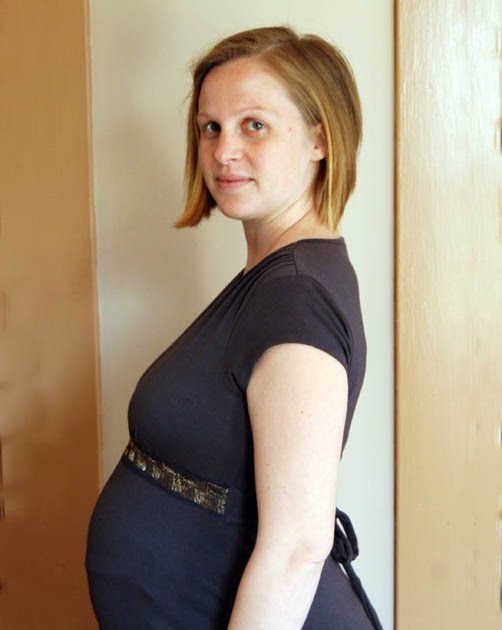 Stand and Deliver: Belly shot: 33 weeks pregnant