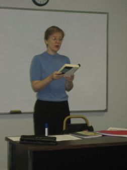 [Cathy+Teaching+writing+class.jpg]