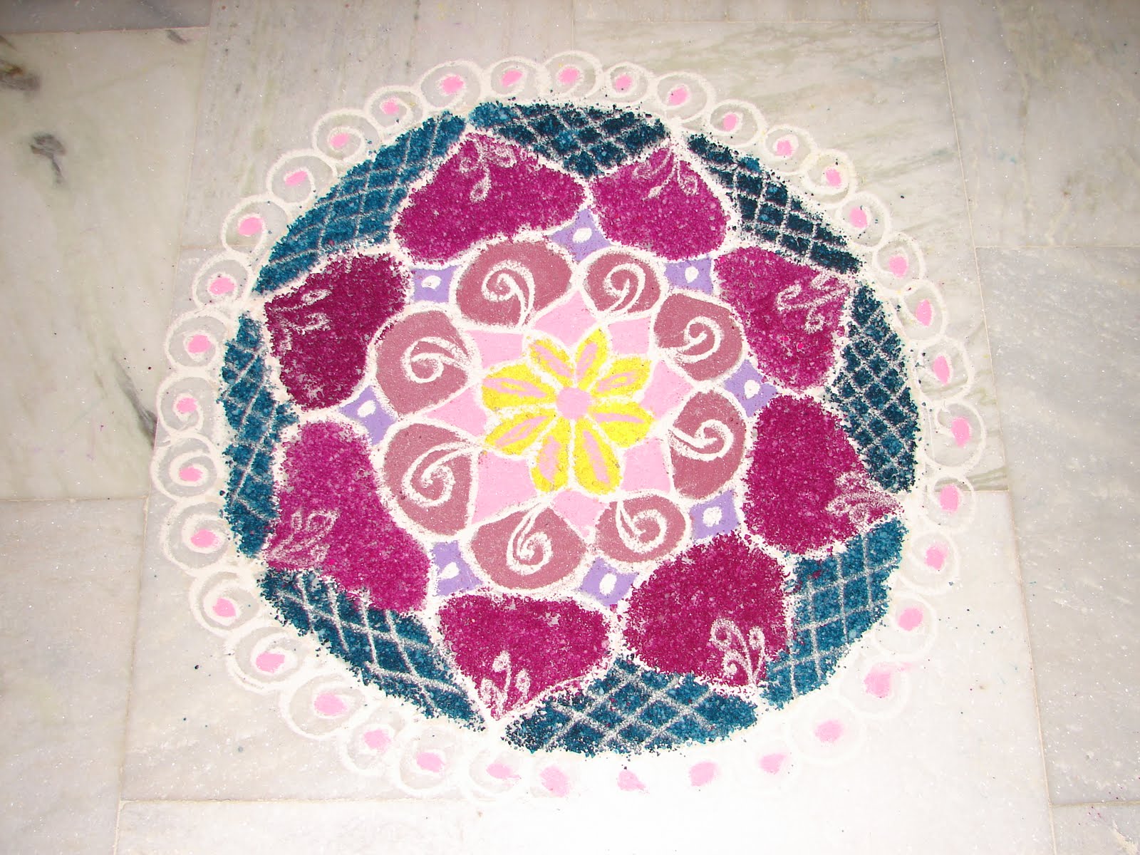 GoliGraphy Rangoli using salt
