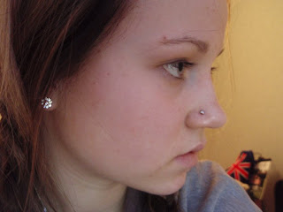 elins nose piercing