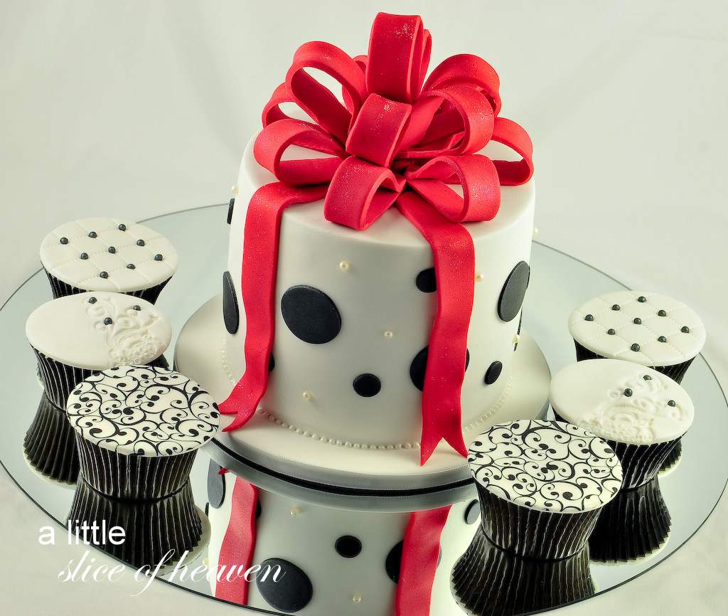 A Little Slice Of Heaven 21st Birthday Cake And Cupcakes