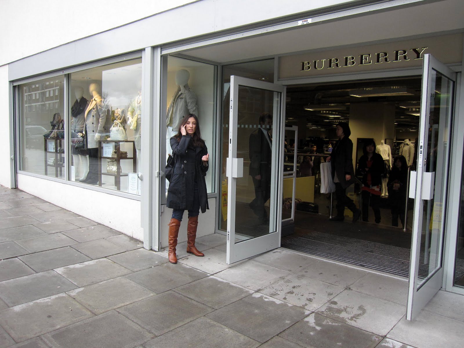 Life Style & Fashion: Burberry Outlet In East London