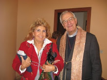 Ketti Bosco con il parroco di Pontelambro Como..