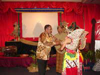 pagelaran wayang kulit indonesia di yangon april 2007