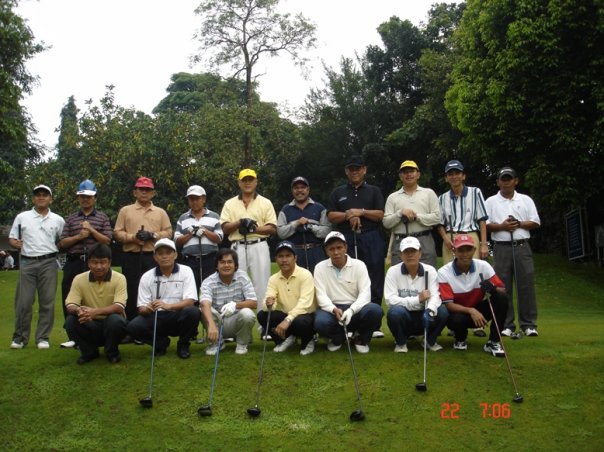 saya golf bersama dg staf kbri di yangon myanmar 2006