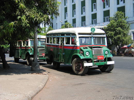 bus di yangon myanmar