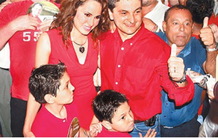[La+familia.jpg]