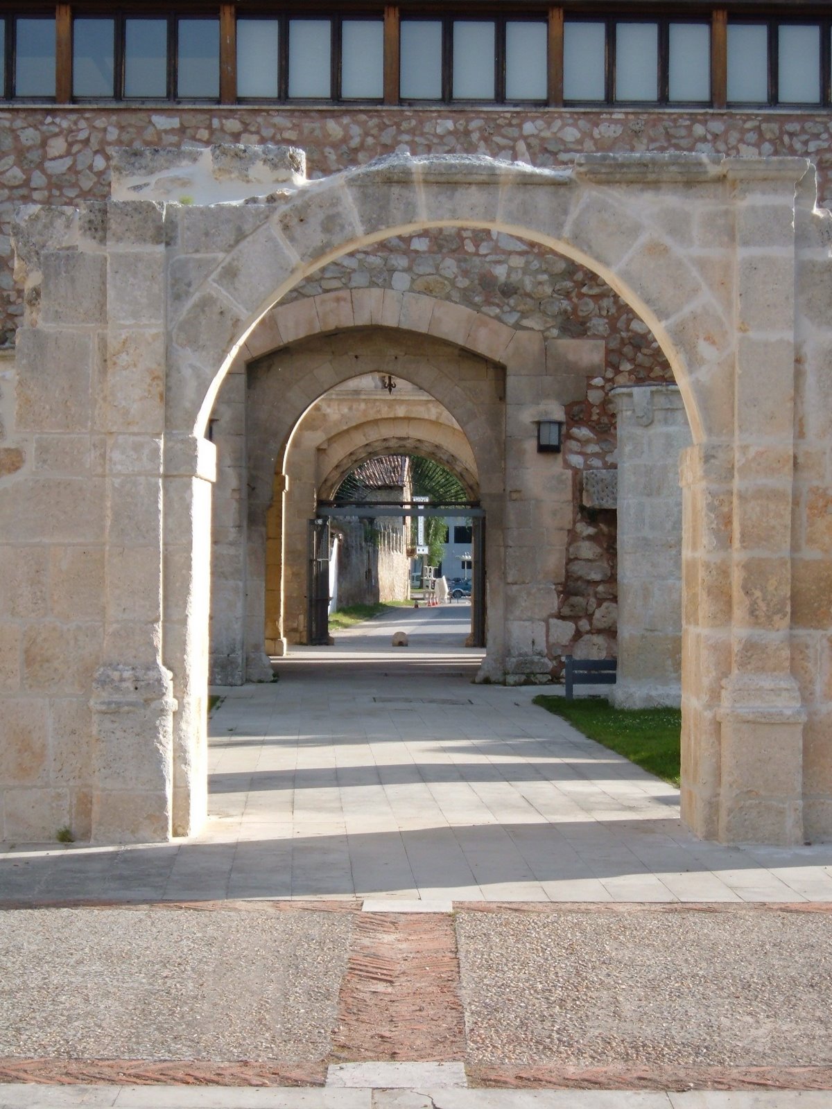 [arcos+del+hospital+del+rey+de+burgos.JPG]