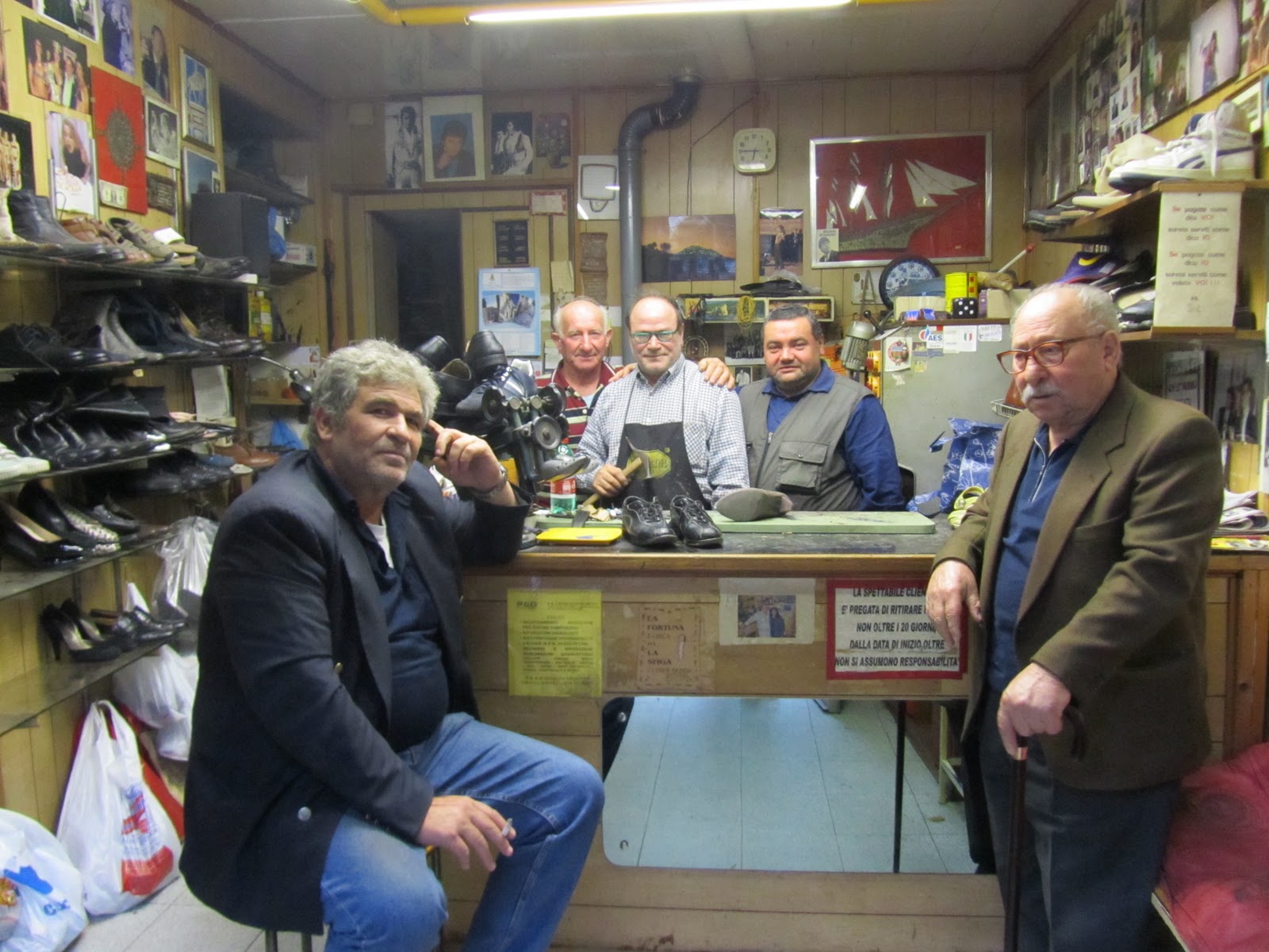 My Feet Dream of Wandering Menfolk chatting in a shoe