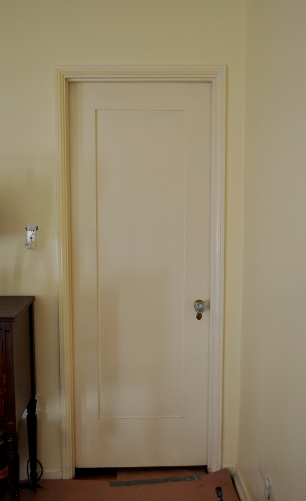 La Vie Quotidienne Decoupage Door Drama