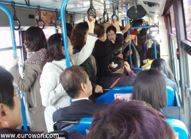 Autobús de Daegu lleno de coreanos