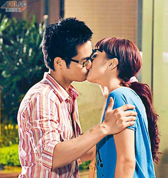 TVB Entertainment News Kevin Cheng & Bernice Liu's kiss like a fruit