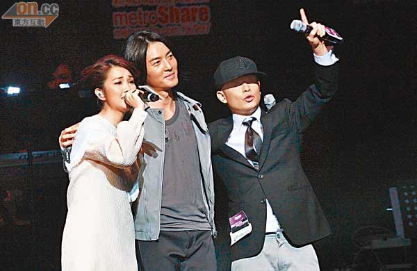 TVB Entertainment News: Ekin Cheng gets so high at concert he loses his