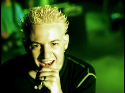 una de las mejores canciones: one step closer, chester