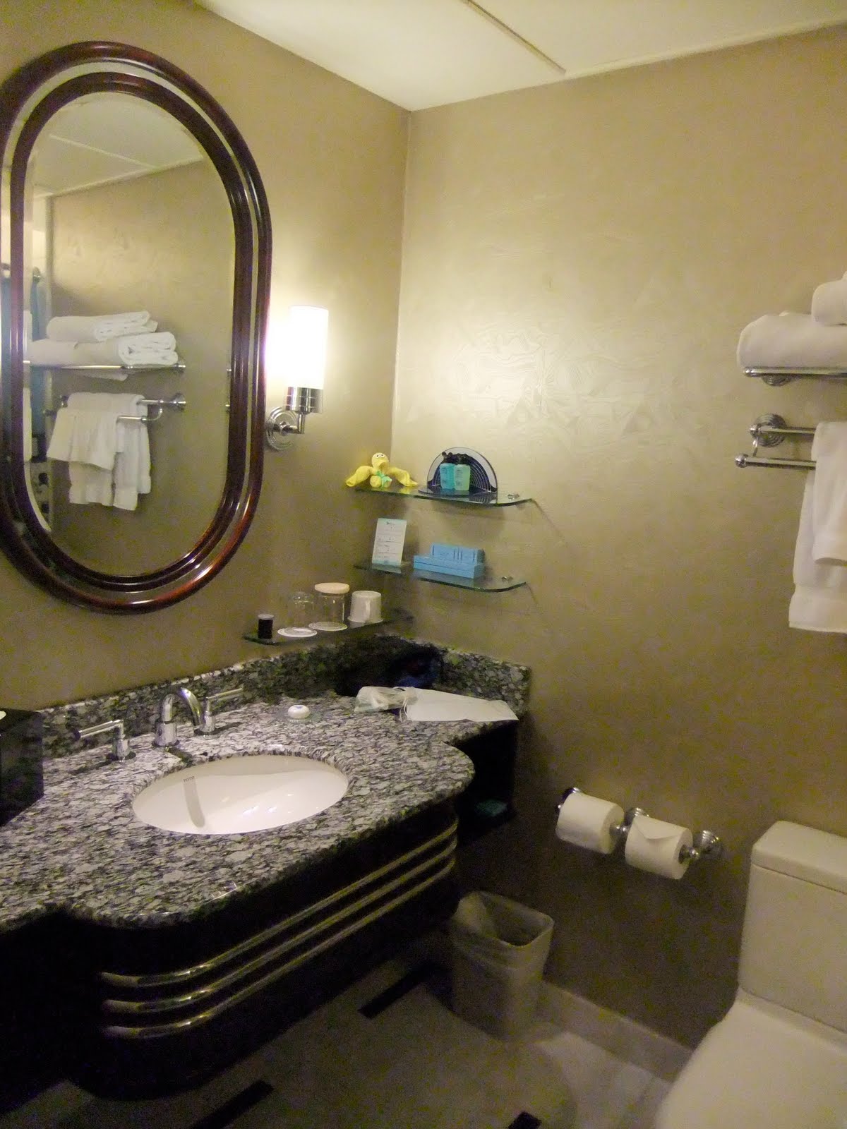 Hong Kong Disneyland Guide & Review Disney's Hollywood Hotel Park View