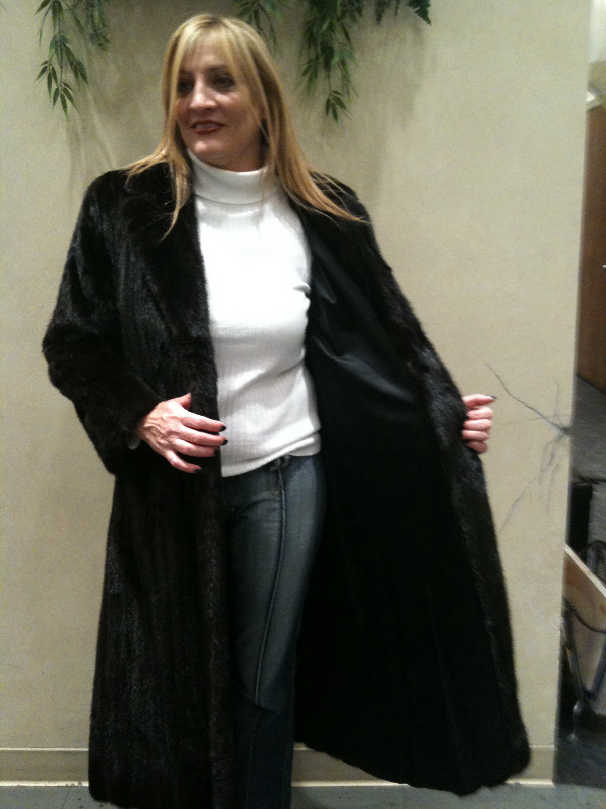 LAFOURRURE2: Donna mink coat