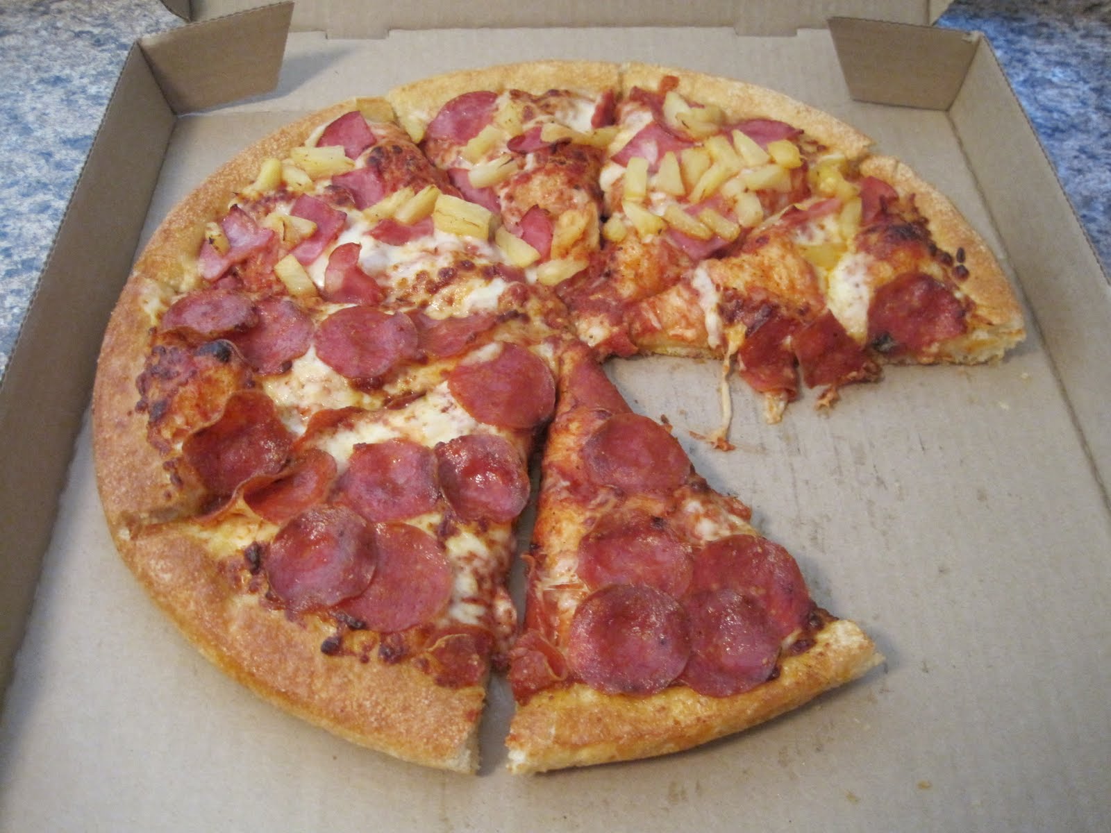 Your Happy Baker Oreo Cookies n' Cream Pizza Cake