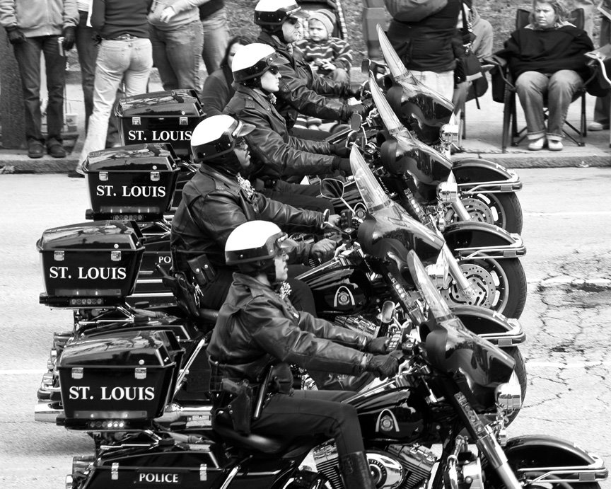 [Motorcycle+cops+B&W+blog.jpg]