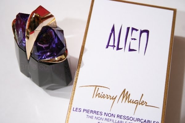 http://2.bp.blogspot.com/_Qw5eyapxdfQ/TU_9wJm8KWI/AAAAAAAAXeU/3vkZgqueLxM/s1600/c_ThierryMuglerAlien.JPG